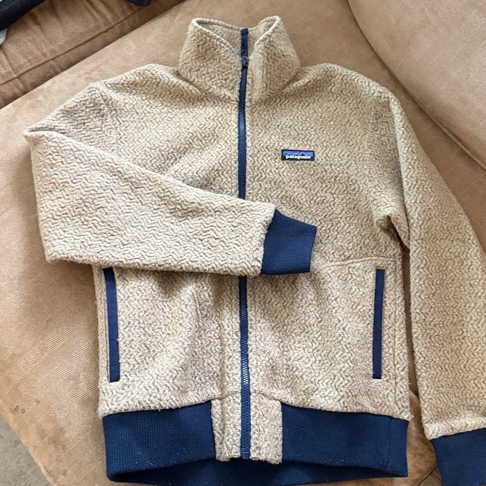 Patagonia Beige and Blue Zip-Up Fleece